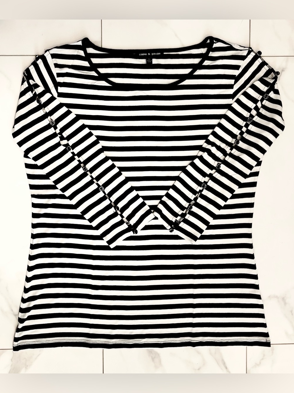 LIKE NEW! 🖤 Button Sleeve Shirt
